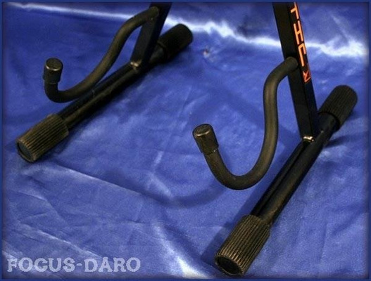 Bardzo dobry, stabilny statyw do gitar basowych i elektrycznych Git 6 E