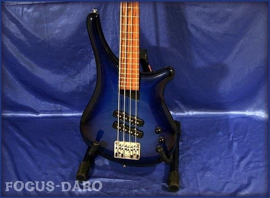 Bardzo dobry, stabilny statyw do gitar basowych i elektrycznych Git 6 E